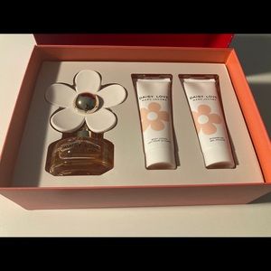 Daisy Love by Marc Jacobs